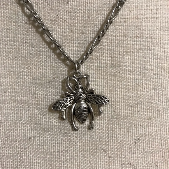 Bumble Bee Necklace - Picture 2 of 2